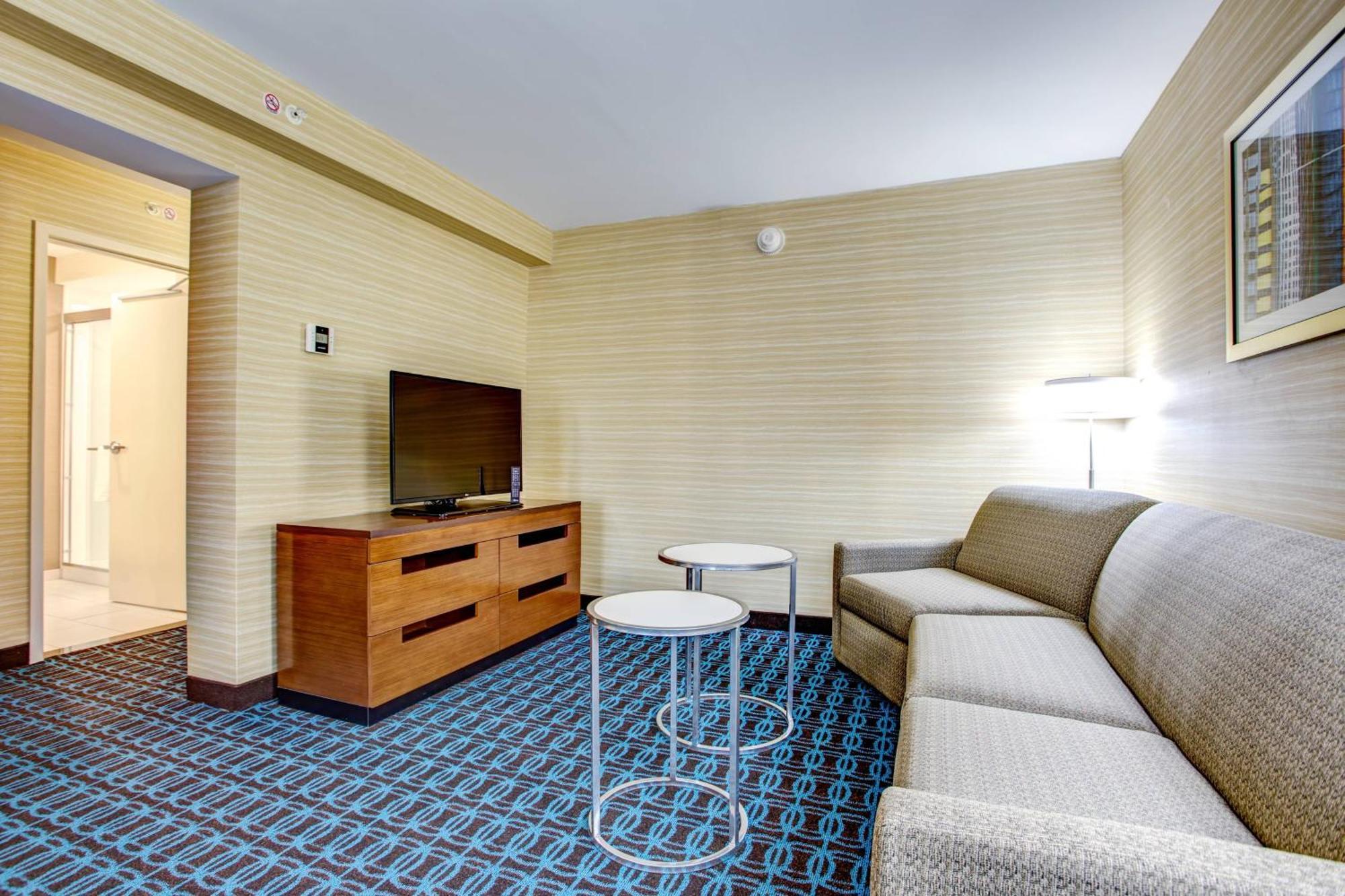 Fairfield Inn & Suites By Marriott Springfield Holyoke Exterior photo