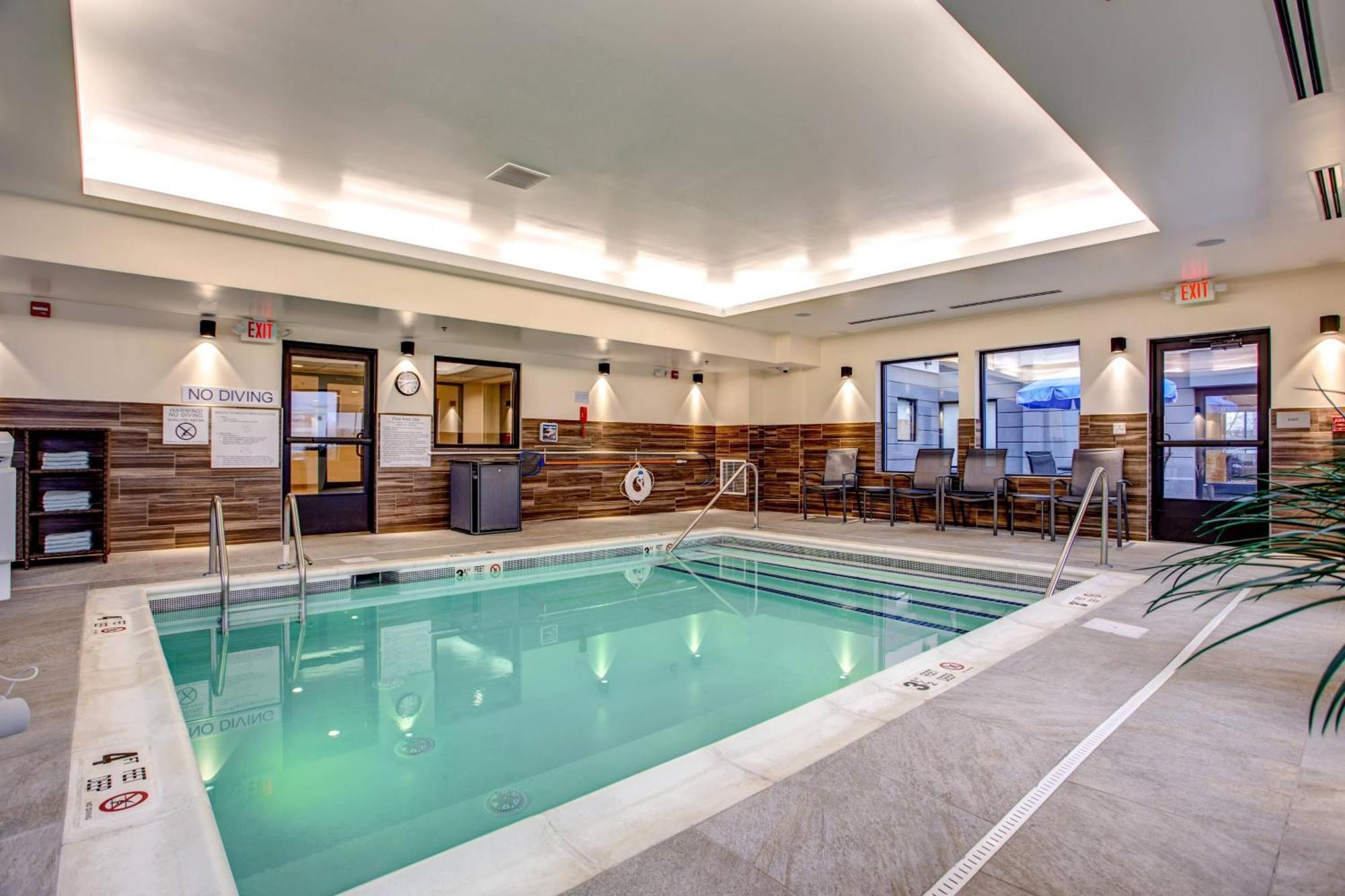Fairfield Inn & Suites By Marriott Springfield Holyoke Exterior photo